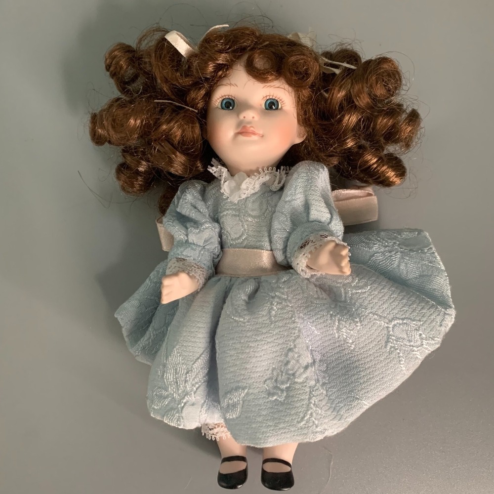 Vintage 1998 Limited Edition Porcelain Doll Blue Dress Auburn Curls 0326/2000